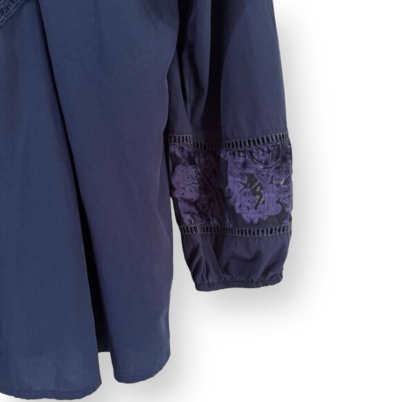 Chico's Navy Blue Velvet Eyelet Lace Detail Peasant Top Womens Size 2 Large Boho - Picture 3 of 10